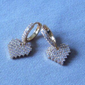 Heart dangling earrings with zircons